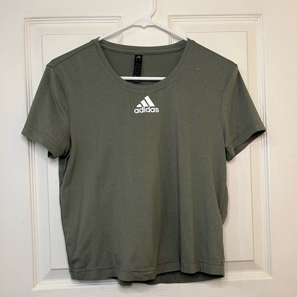 Adidas Women’s XS Olive Crewneck Tee